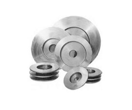 Vista de varios frenos de disco con distintos diámetros.