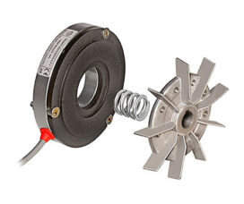 Vista del despiece del freno electromagnético. Se observa el ventilador de aluminio co-moldeado , el resorte y el disco de hierro fundido,